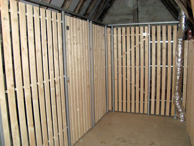 Holzlattensystem MATRIX 2 Robuste Dach-Trennwände und Kellerverschläge aus Holz