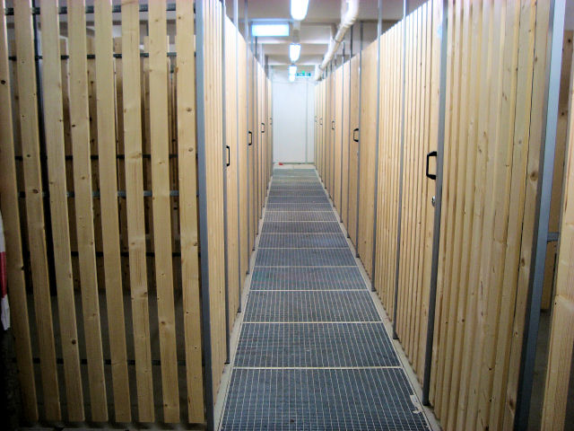 Holzlattensystem MATRIX 4 Sichere Lagerboxen und Kellerabteile für Mieter im Mehrfamilienhaus